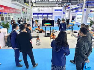 【消防機(jī)器狗系列亮相石油展】北京凌天滅火四足機(jī)器狗、偵察四足機(jī)器狗、運(yùn)輸四足機(jī)器狗、消防系留滅火無人機(jī)等重點(diǎn)裝備亮相展會(huì)！